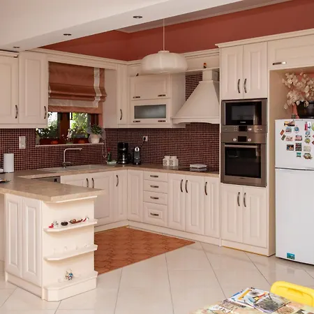 Harision Apartment *